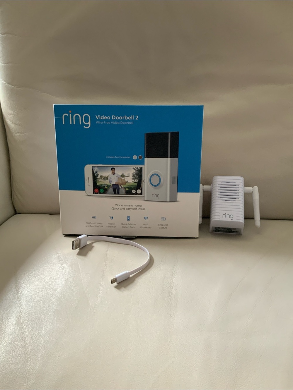 Ring Video Doorbell 2 missing attachment plate and chime pro. Working condition.